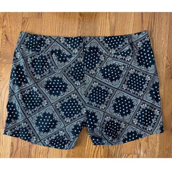One 5 One Flat Front Bandana Print Shorts Black/White size 22 Boho Hippie Beach - Picture 4 of 10